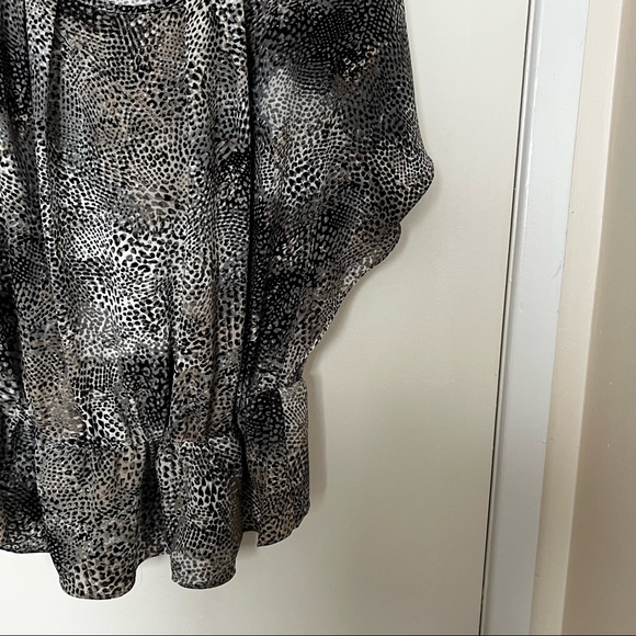 3 for $15 Milano Leopard Print Peplum Top - Picture 4 of 9